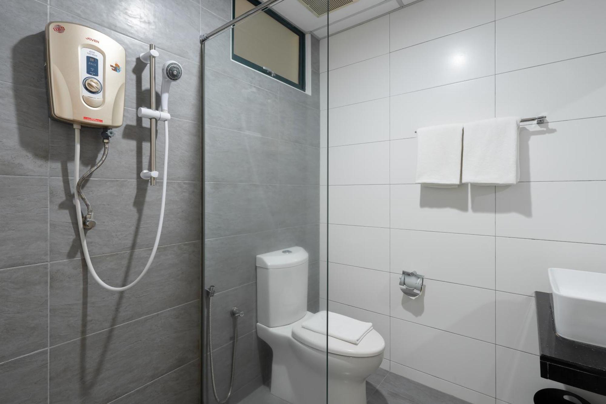 Golden View Serviced Apartments Tanjung Tokong Kültér fotó