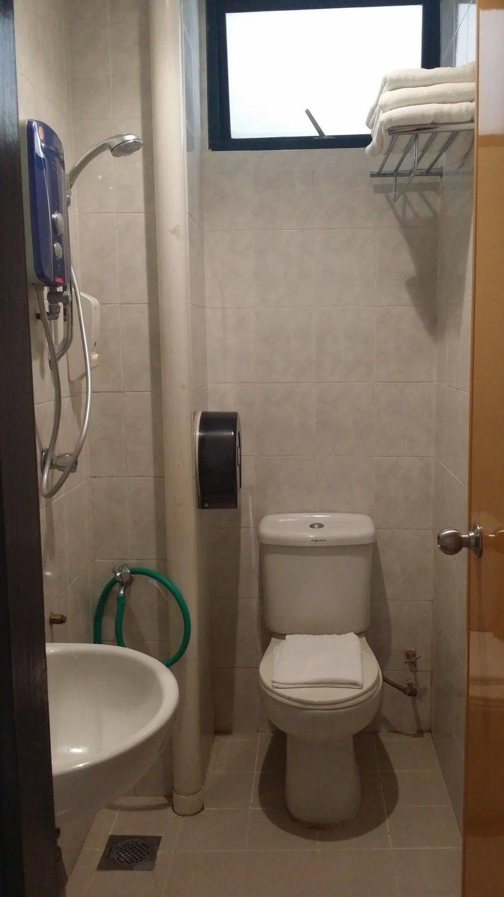 Golden View Serviced Apartments Tanjung Tokong Kültér fotó