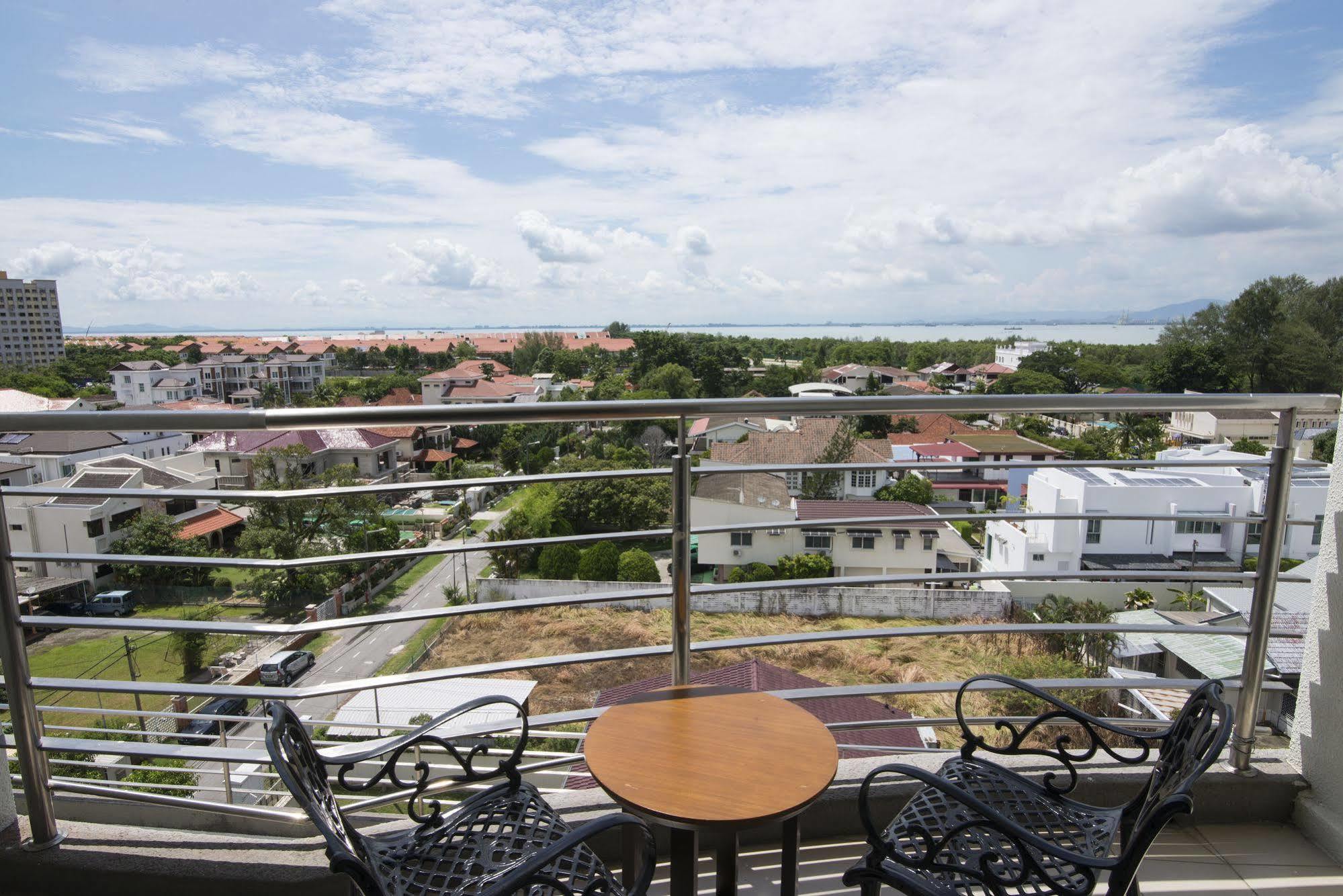 Golden View Serviced Apartments Tanjung Tokong Kültér fotó
